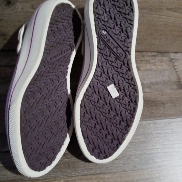 Womens clogs shoes size 9 like new. Fits more like a 8.5 - Picture 2 of 6